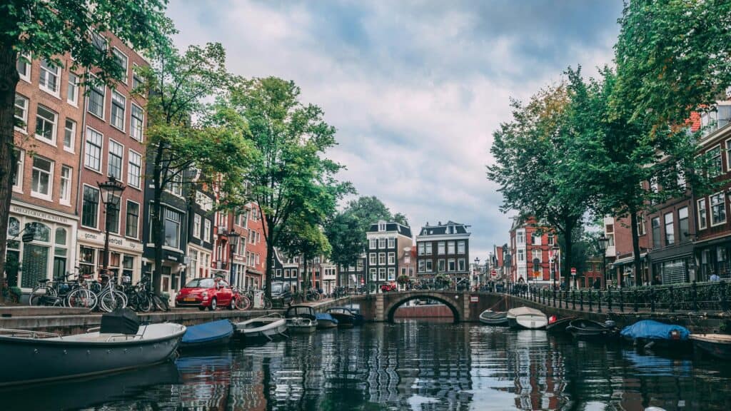 12 tours para explorar Amsterdã de um jeito diferente