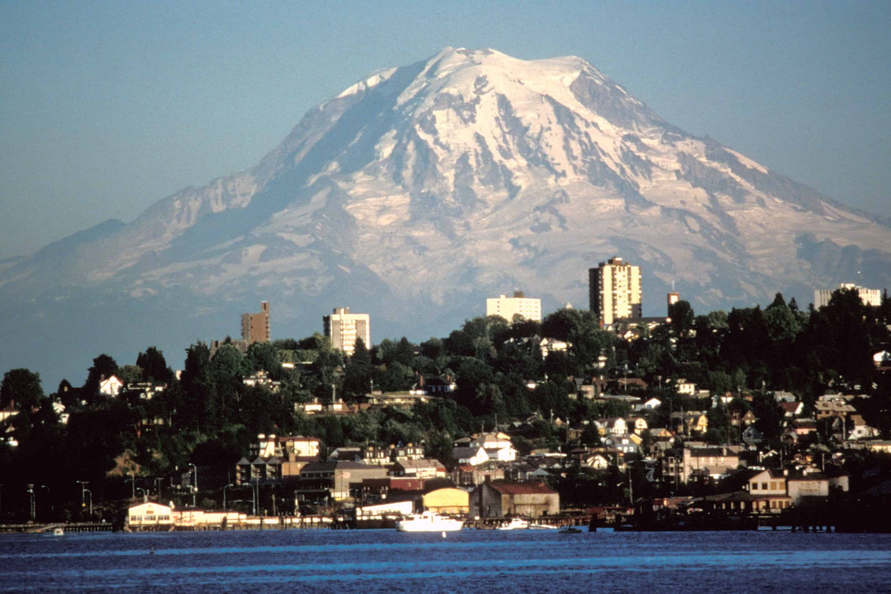 Conheça 10 cidades ideais para observar vulcões
