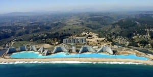 Conheça a maior piscina do mundo, no Chile