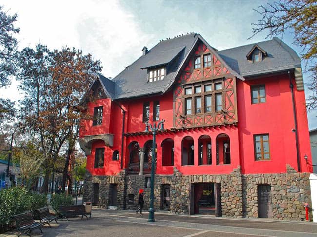 Compare hotéis e apartamentos Airbnb em Santiago, no Chile