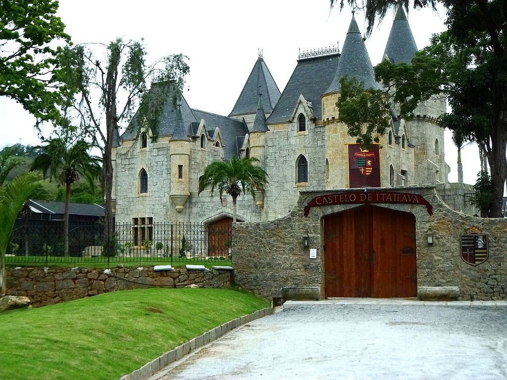 Os belos e exóticos castelos do Brasil