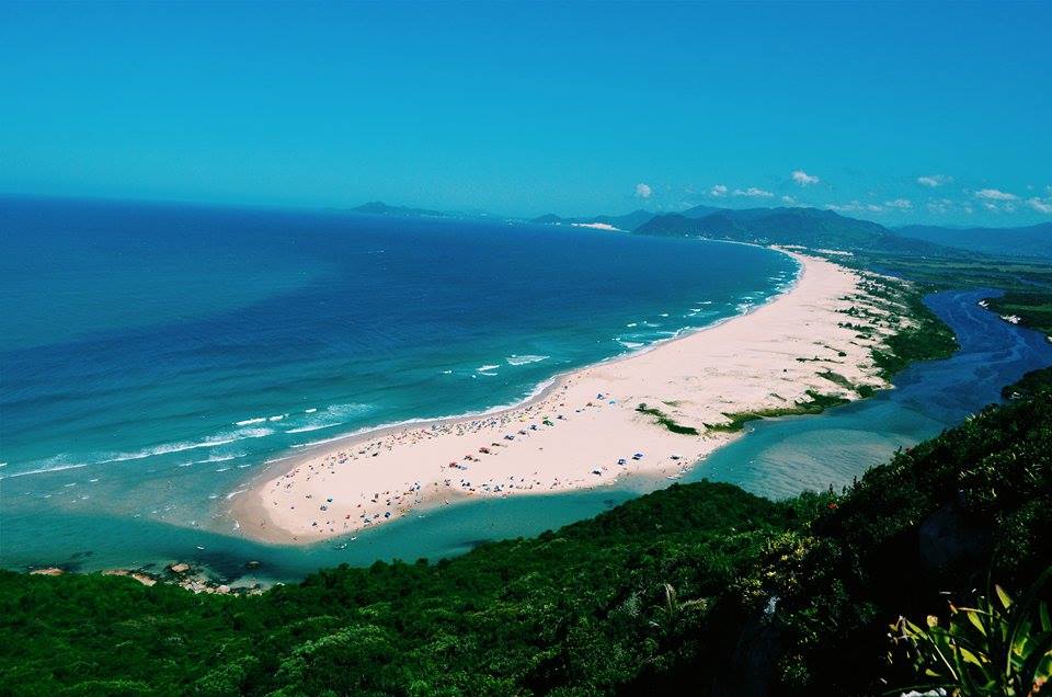 Guarda do Embaú se destaca com belas paisagens no litoral catarinense