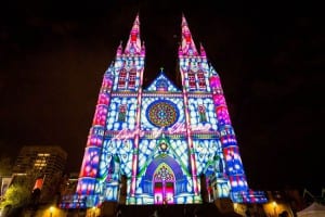 Natal em Sydney é celebrado com show de luzes impressionante todas as noites