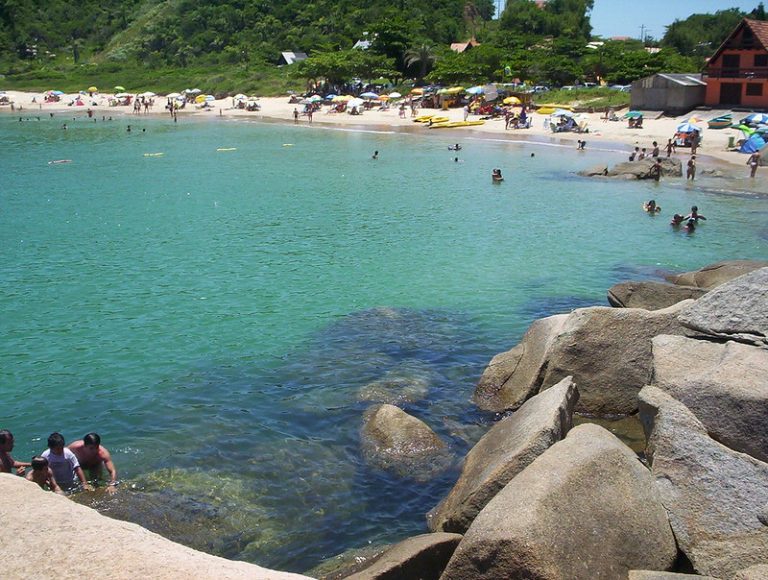 Conheça as belas praias de Bombinhas em Santa Catarina!