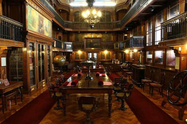 passeios diferentes em Santiago biblioteca nacional chile