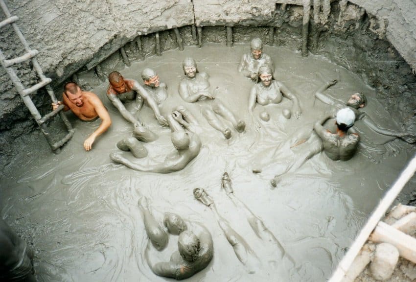 Que tal um banho de lama em Cartagena das Índias?
