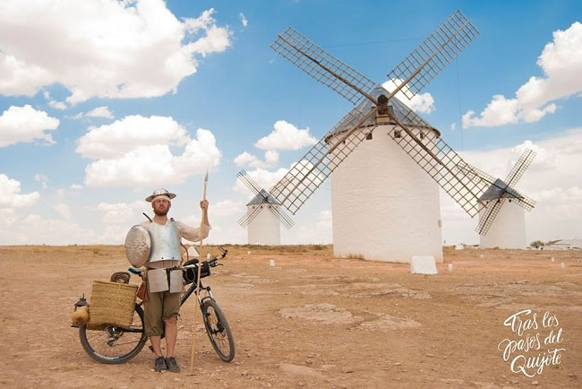 Este espanhol resolveu refazer os passos de Dom Quixote em uma incrível viagem de bicicleta
