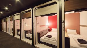 Hotel cápsula no Japão imita cabines de primeira classe dos aviões 