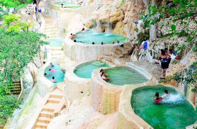 Grutas de Tolantongo, no México, têm piscinas naturais com vista privilegiada