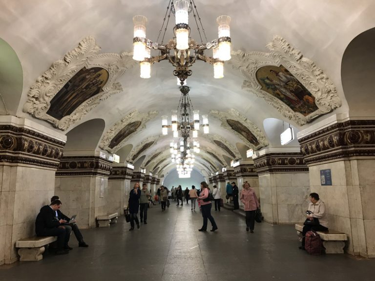 Fotografias captam a beleza das estações de metrô de Moscou