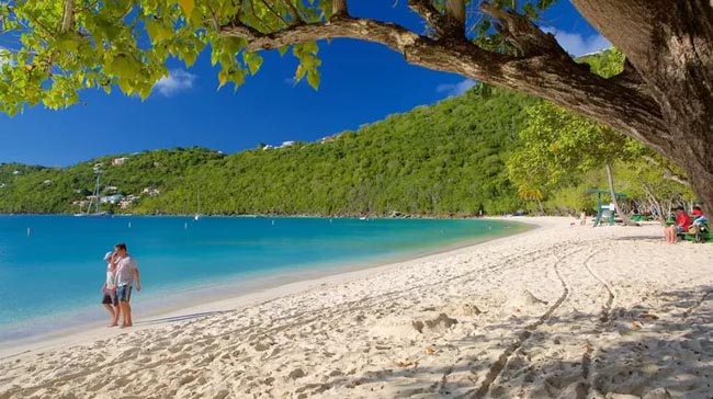 Descubra uma das praias mais bonitas do mundo em St. Thomas, no Caribe