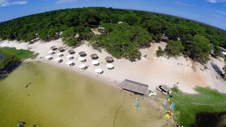 Que tal um mergulho nas águas cristalinas de Laguna Blanca, no Paraguai?