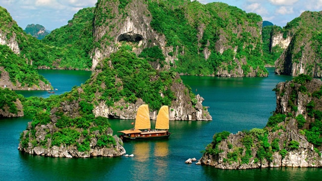 Conheça a Baía de Ha Long, um dos lugares mais impressionantes da Ásia