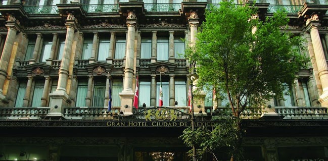 Com arquitetura impressionante, Gran Hotel Ciudad de ...