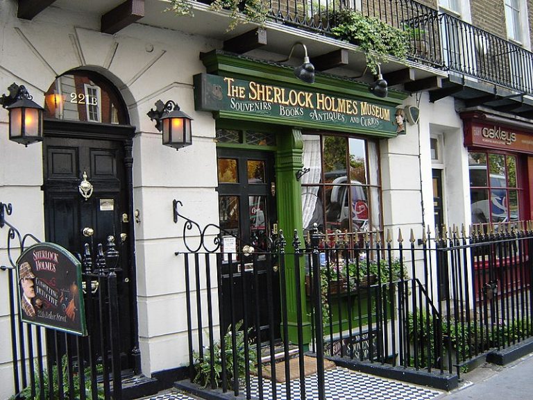 Museu de Sherlock Holmes reúne livros, antiguidades e histórias do detetive em Londres
