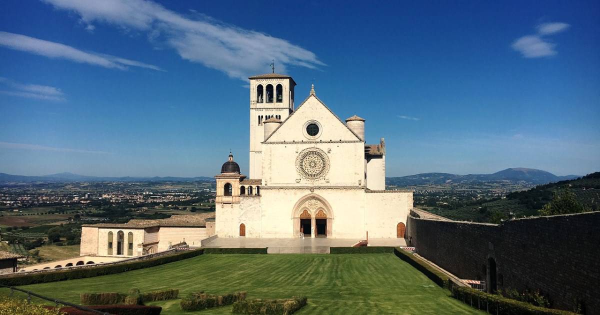 Assis passeio de um dia na cidade italiana onde São Francisco nasceu