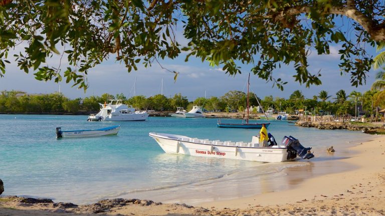 Que tal descansar em Bayahibe, uma vila de pescadores perto de Punta Cana?