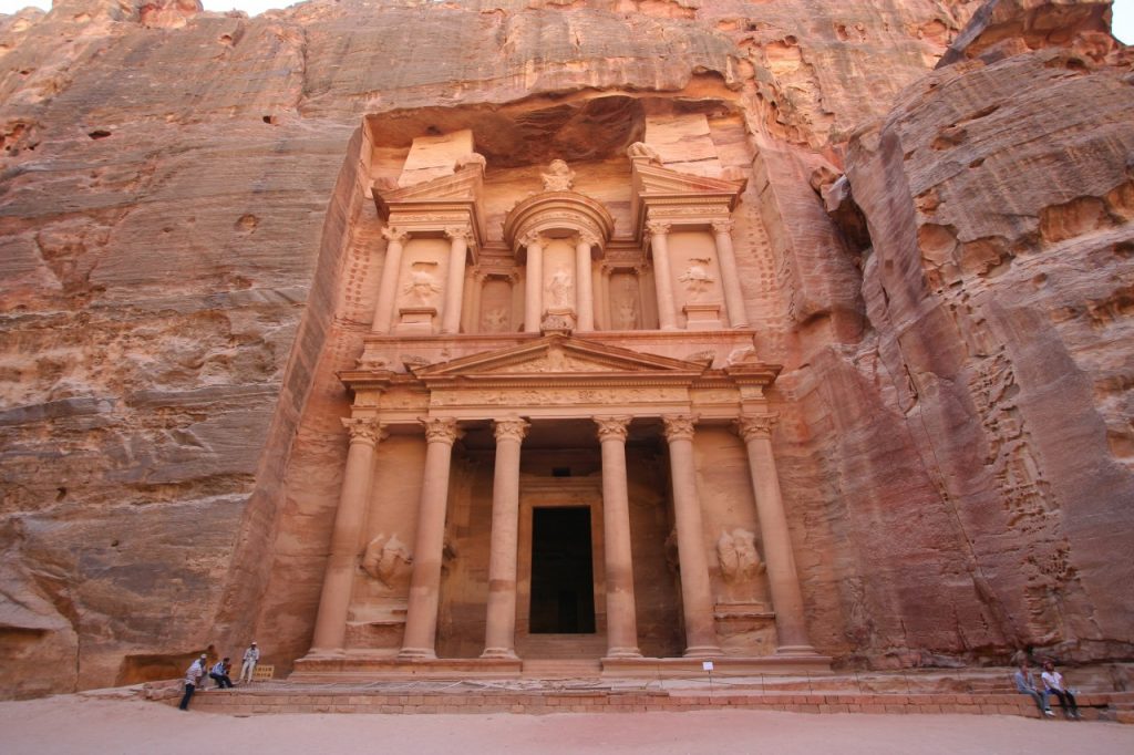 Petra: uma das 7 maravilhas do mundo para conhecer antes de morrer