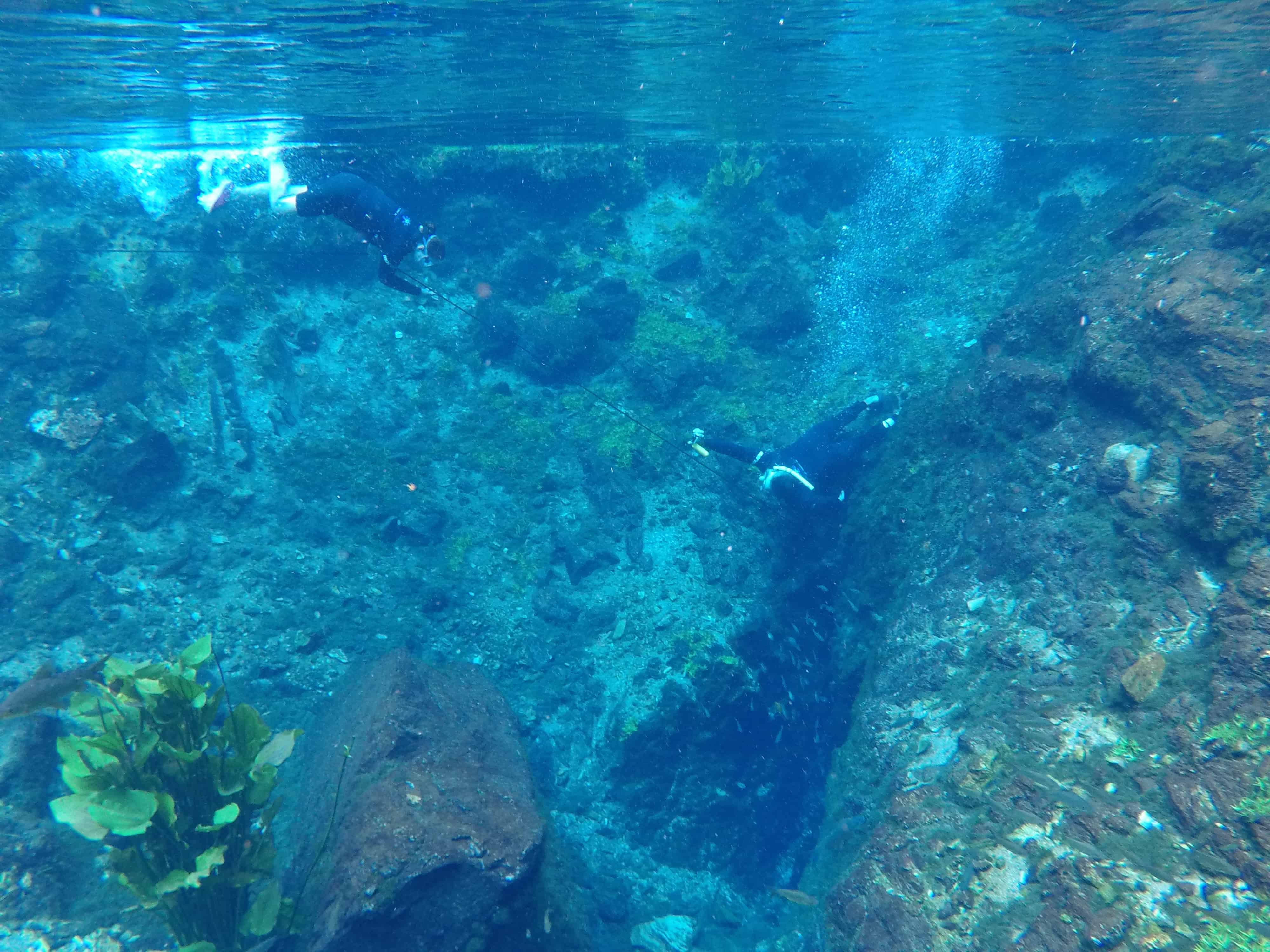 flutuação em bonito nascente azul