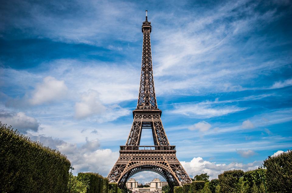 Tudo sobre a Torre Eiffel, o ponto turístico mais famoso de Paris