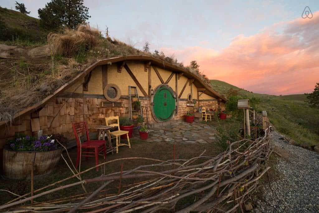 Que tal alugar uma casa de hobbit na sua próxima viagem?