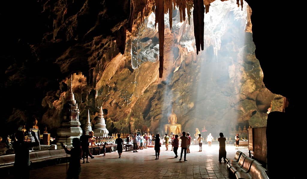 Caverna Tham Khao Luang Abriga Um Incrível Templo Budista Na Tailândia 8542