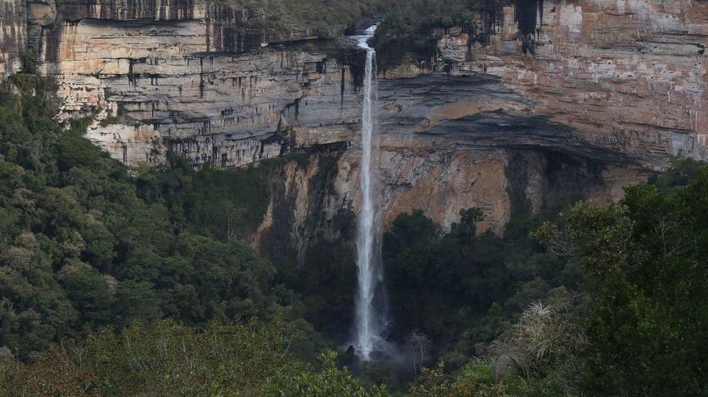 Conheça o Poço Encantado e mais atrações em Sengés, considerada o paraíso das cachoeiras