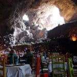 Restaurante La Gruta no México fica dentro de uma caverna com uma atmosfera mística