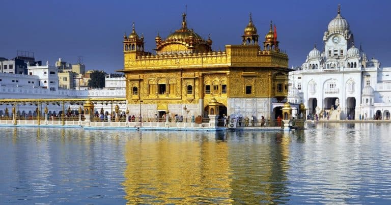 Templo Dourado na Índia: uma atmosfera única para meditar e orar