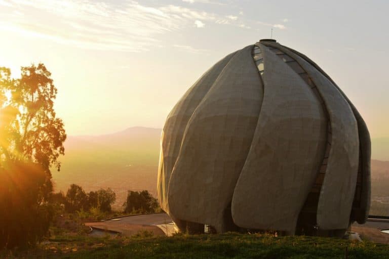 Com design futurista, Templo Bahá’í em Santiago é perfeito para ver o pôr do sol