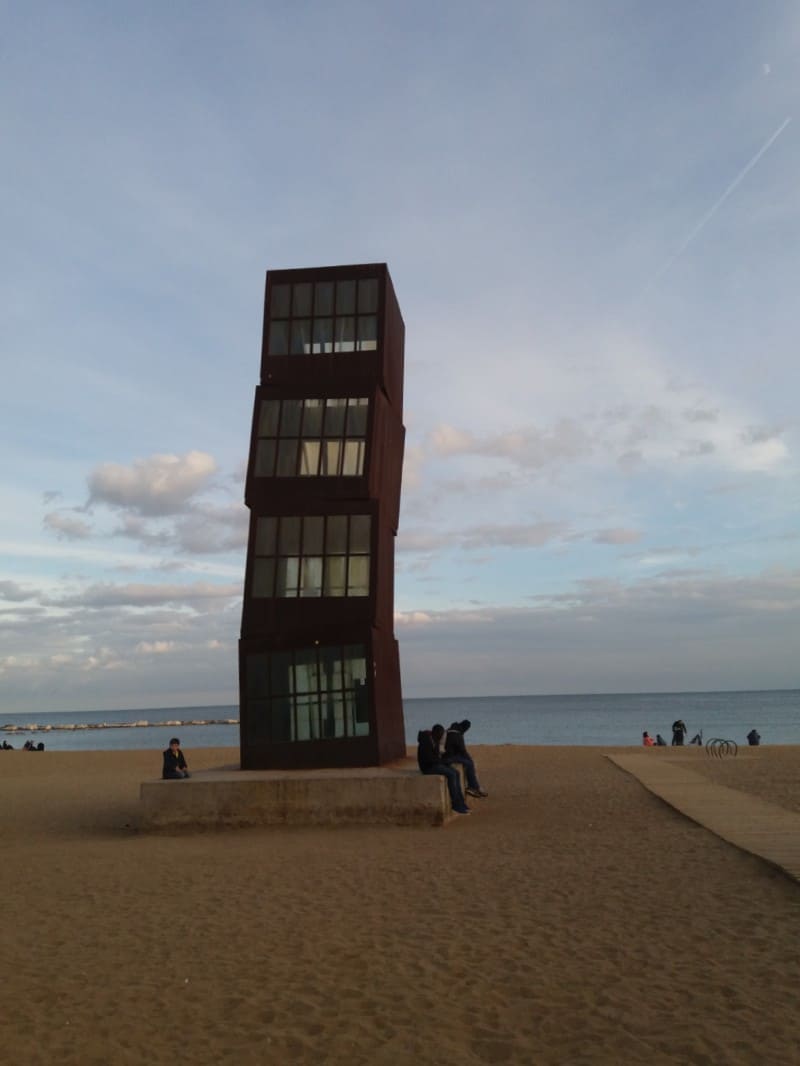 Escultura “La estrella herida”, encontrada na orla de Barceloneta.