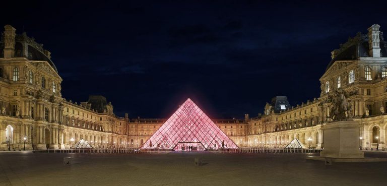 Hospedagem no Louvre? Airbnb promove uma noite no museu de Paris de graça!