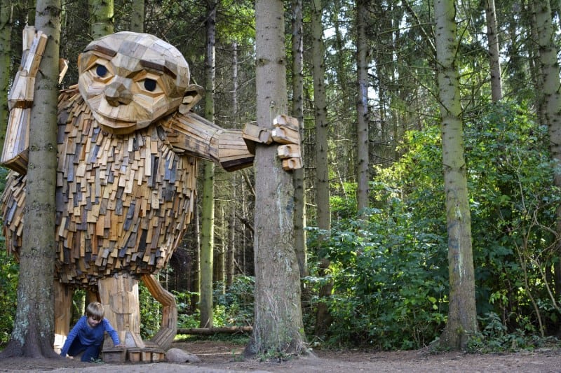 esculturas gigantes de madeira