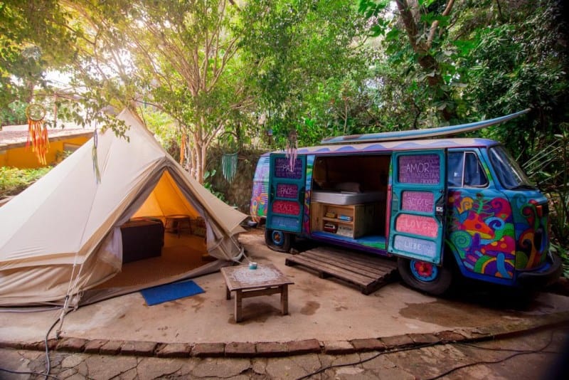 Hostel da Vila em Ilhabela deixa todo mundo com vontade de acampar