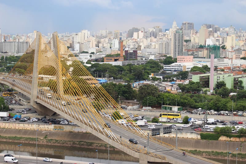 Holiday Inn Parque Anhembi terá jantar romântico, visita ao rooftop e surpresa para casais