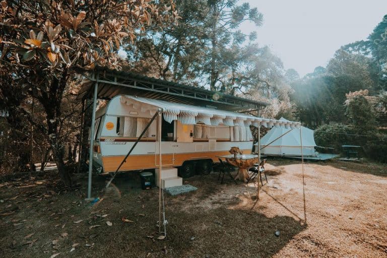 Glamping em Campos do Jordão tem aconchego em trailers e tendas