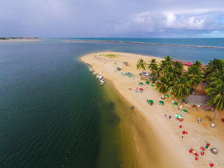 Praia do Gunga, em Alagoas, é uma das mais bonitas do Brasil