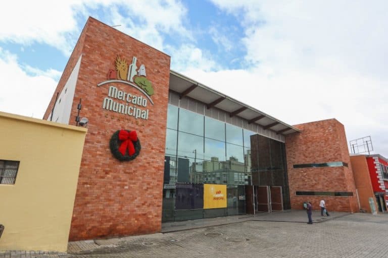 mercado municipal de curitina
