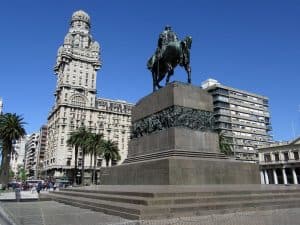 Uruguai abrirá suas fronteiras para vacinados em novembro