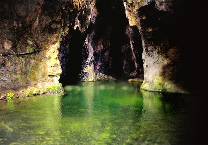 interior da gruta do anjo