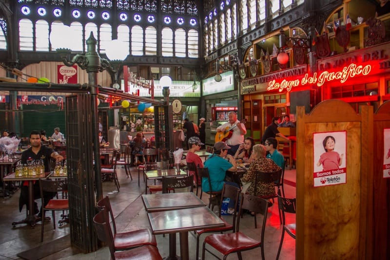 Mercado Central de Santiago tem restaurantes com pratos clássicos do Chile