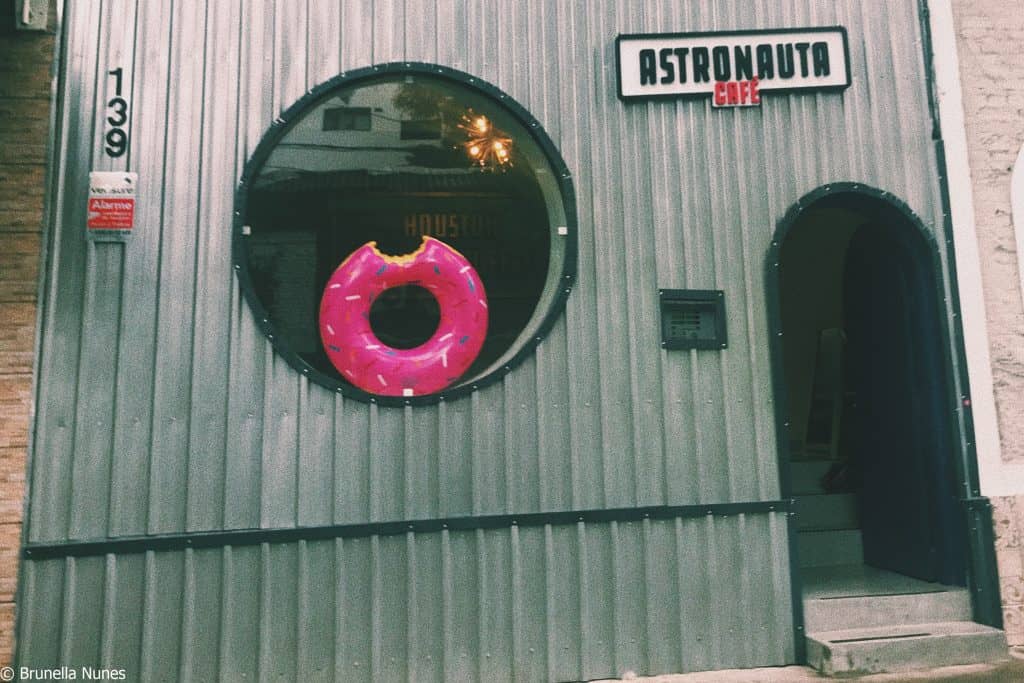 Um foguete chamado Astronauta Café, cafeteria vegana em SP