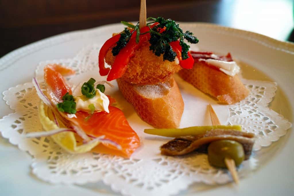 Prato de pintxos espanhóis