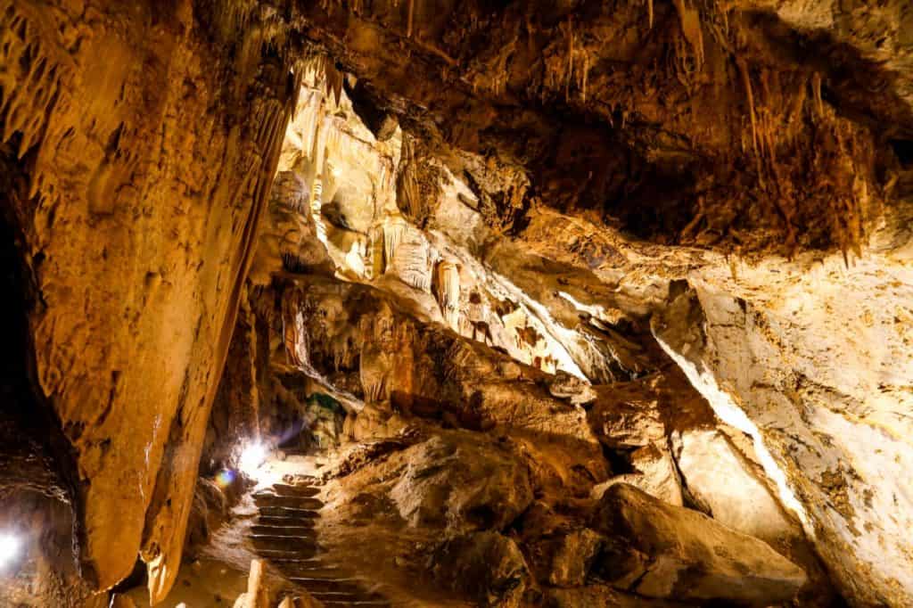 Botuverá: passeios entre cavernas, grutas e produção de vodka