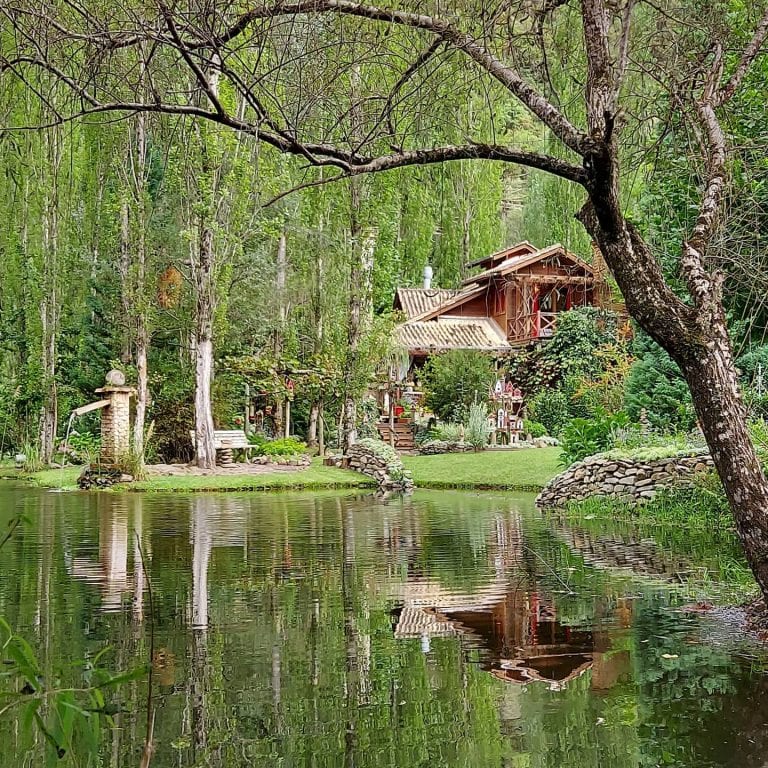 Jardim secreto em Urubici parece um vale encantado