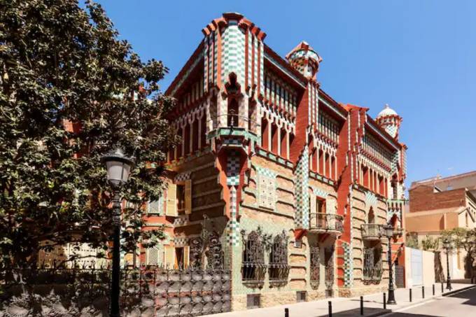 Fachada da casa Vicens, primeira casa de Gaudí.