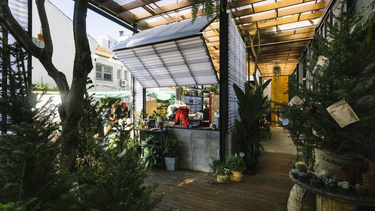 Conheça o Ginkgo Café, um misto de floricultura com cafeteria em Porto Alegre