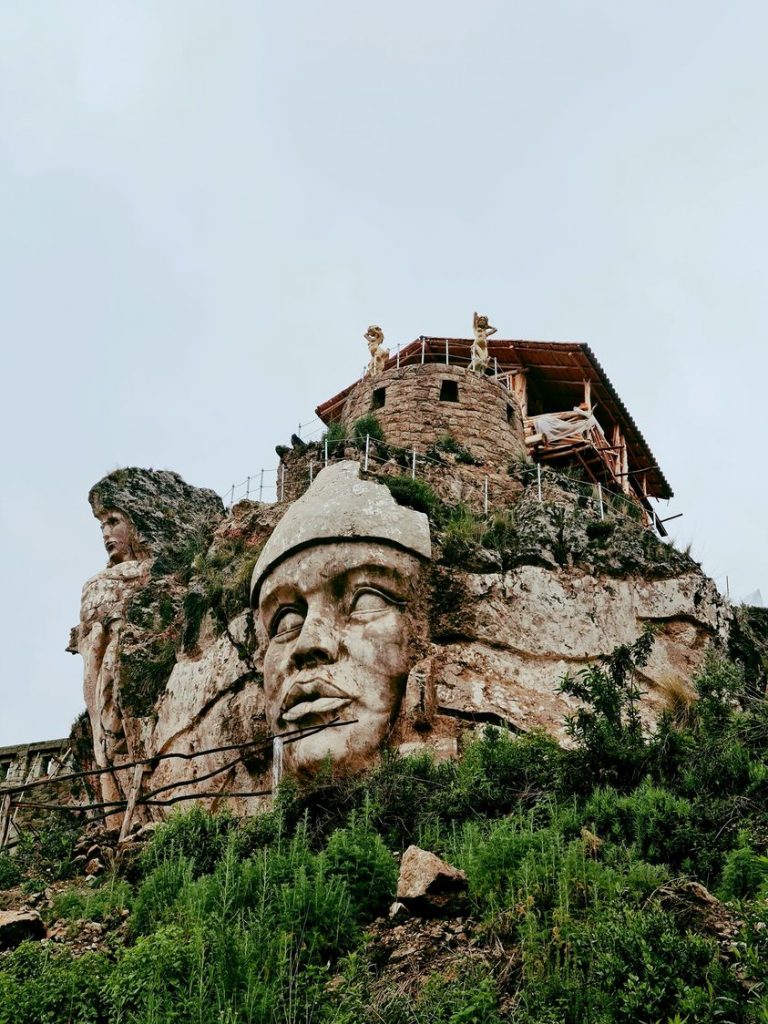 Escultura em Apukunaq Tianan no Peru.