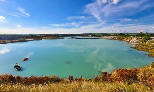 Paisagem surreal: visite a lagoa azul no interior de São Paulo