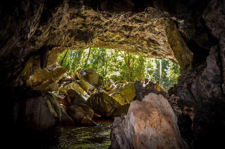 Gruta Bacaetava em Colombo: natureza e aventura a 30 min de Curitiba